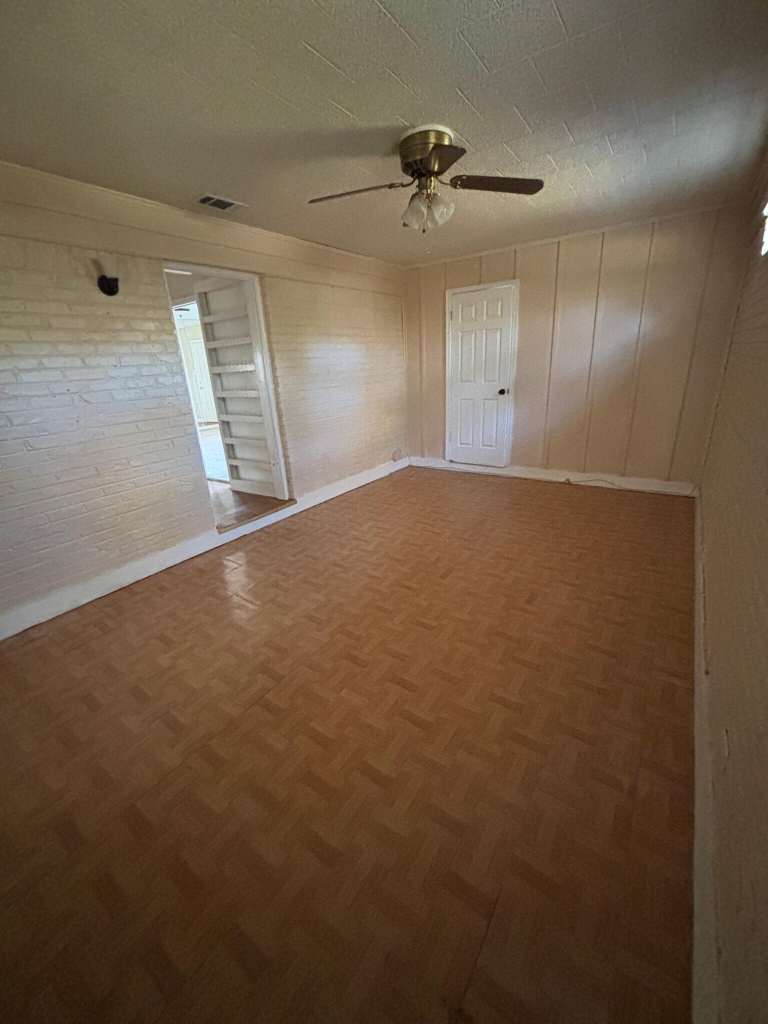 Building Photo - 14 Sara Forest Dr