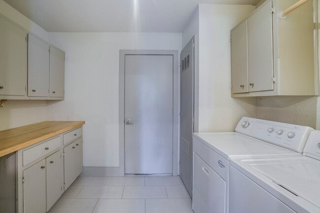 Building Photo - 8304 Furness Dr