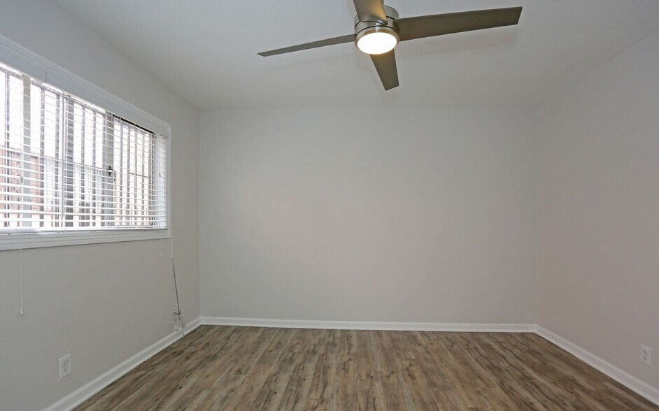 Building Photo - 10227 S 10th Ave