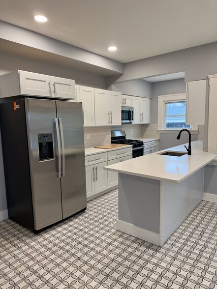 Chef's Kitchen - 2409 Woodmere Dr