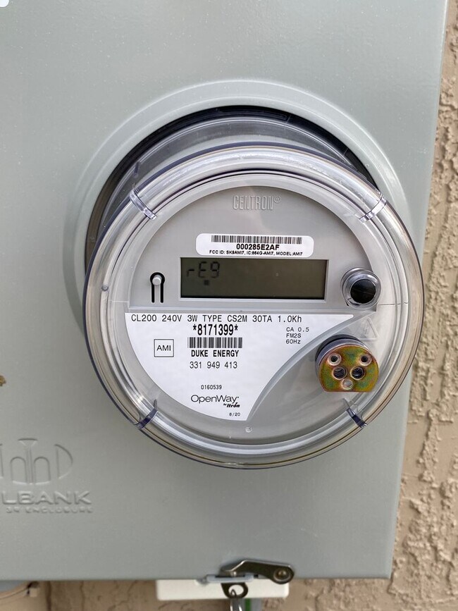 Building Photo - Custom Home - Desirable SW Ocala Neighborhood 3/2/2 **Won't Last**