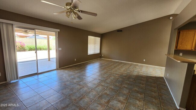 Building Photo - 6126 W Paradise Ln