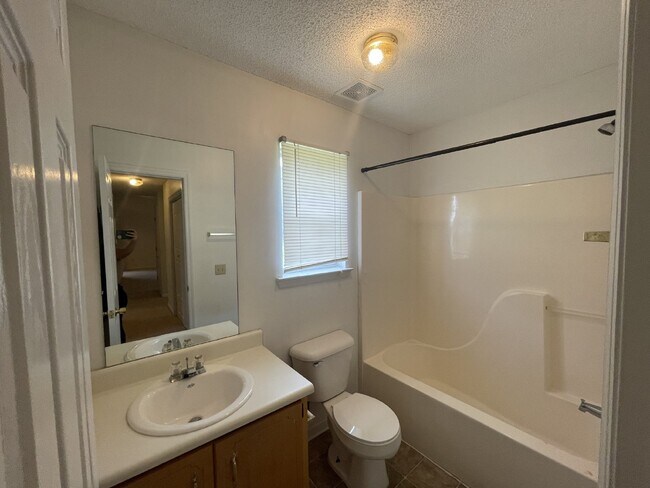 Building Photo - House for Rent