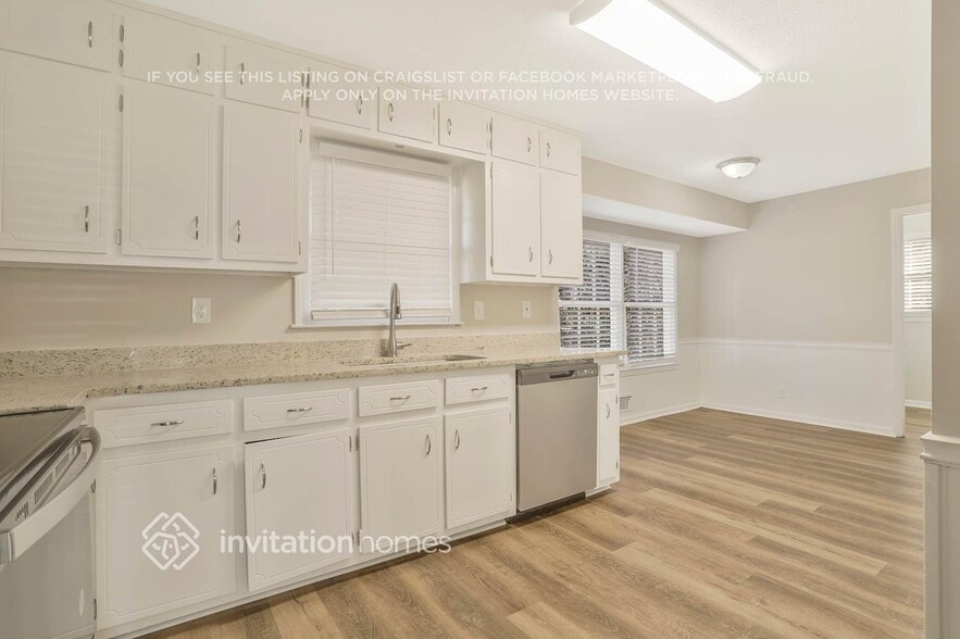 Building Photo - 2400 Lansdowne Ct NW