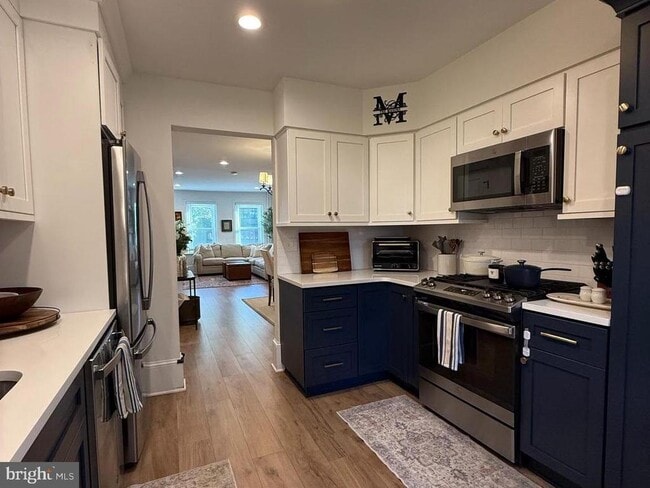 Building Photo - 810 E Elm St