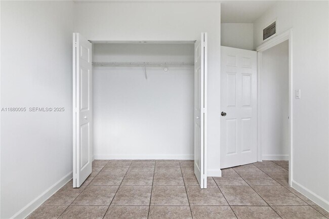 Building Photo - 529 NE 62nd St