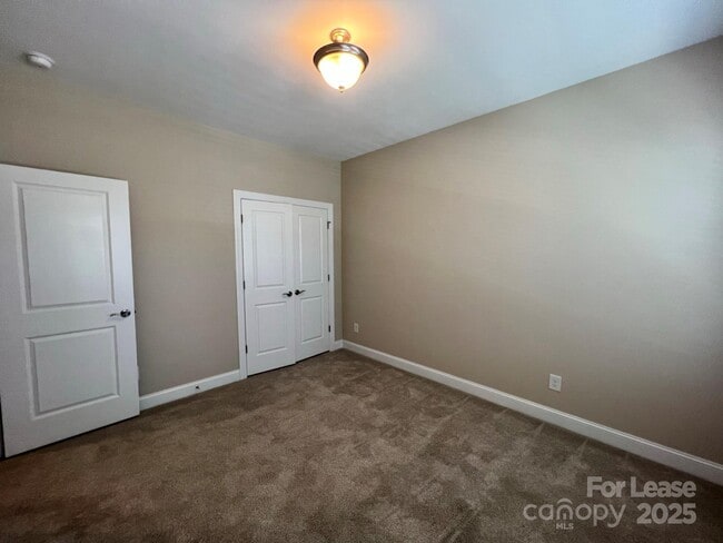 Building Photo - 15531 Laverack Ln
