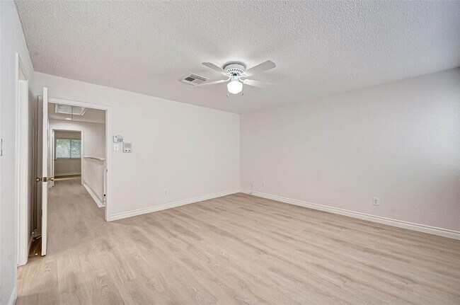 Building Photo - 1112 Bering Dr