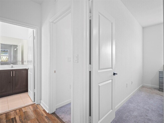 Building Photo - 1411 SE 26th Rd