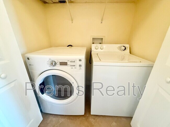 Building Photo - 2738 Via Tivoli