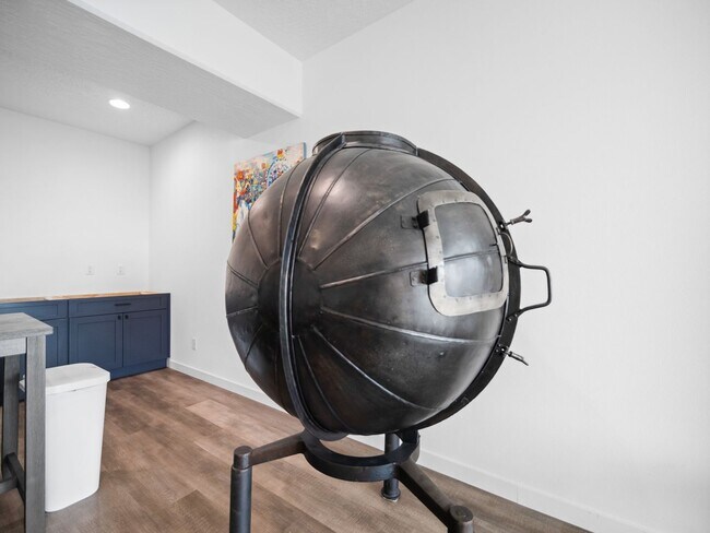 Building Photo - 4 bedroom Modern Home at Eagle Ridge Estates