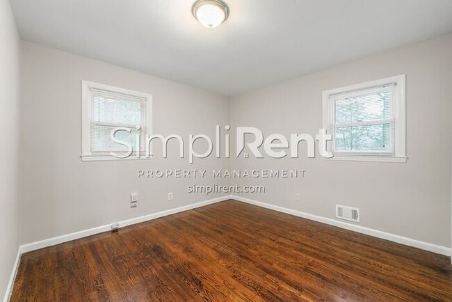 Building Photo - JUST REDUCED! RENOVATED 3/1 IN Forest Park...