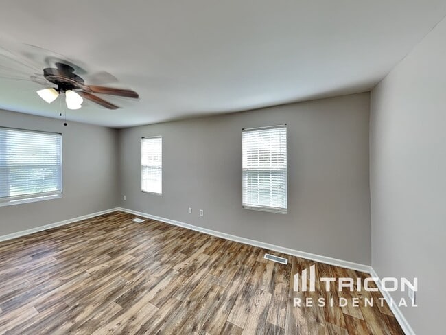 Building Photo - 537 Twyla Dr