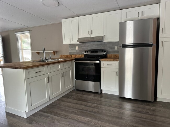 Building Photo - 833 Lovell Rd