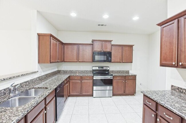 Building Photo - 1829 Persimmon Dr