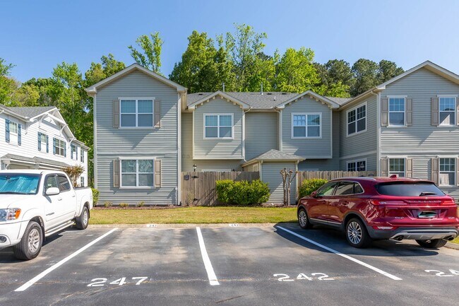 Building Photo - 2404 Leytonstone Dr