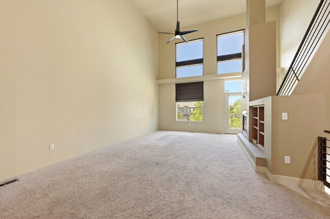 Building Photo - $2,595.95- 3 Bed, 3 Bath Townhome in Aurora with Central AC and In Unit Laundry!