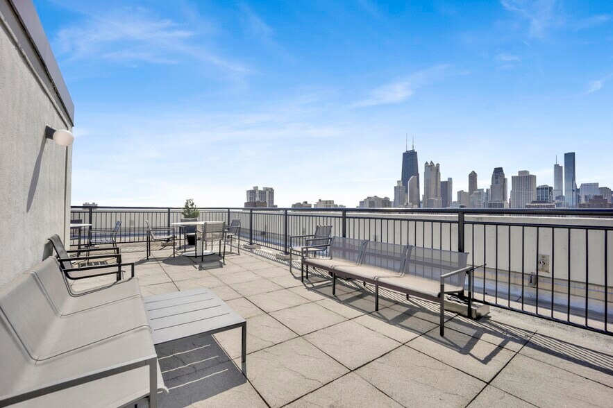 Common rooftop - 88 W Schiller St