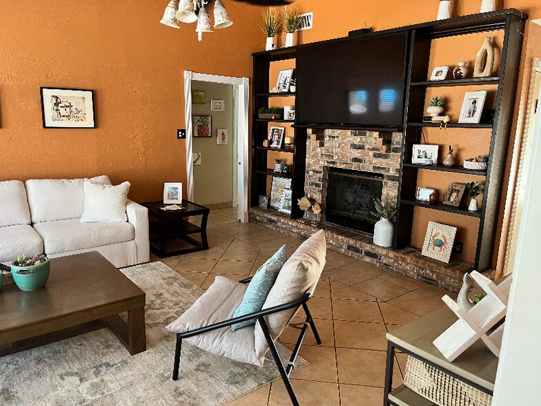 Building Photo - 5010 Chinquapin Ln