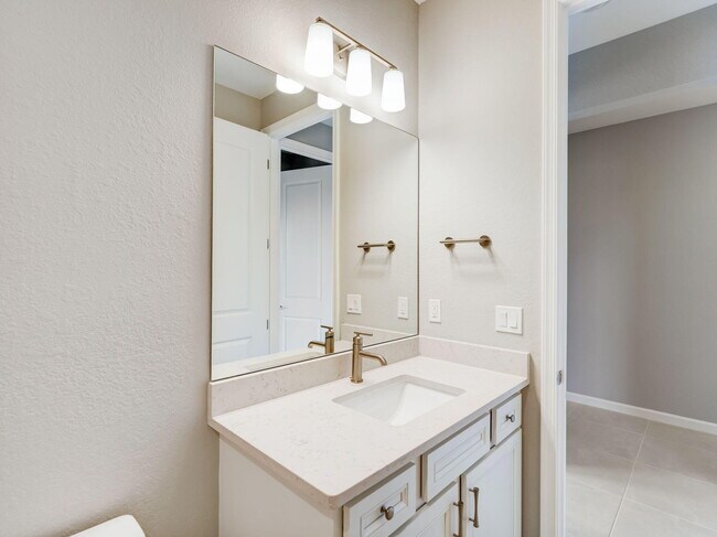 Building Photo - 757 SE Courances Dr