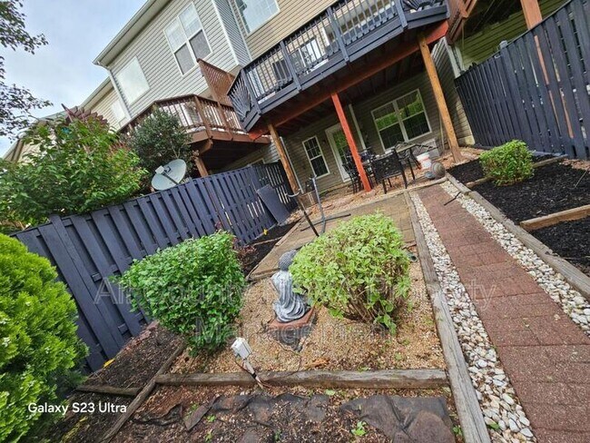 Building Photo - 22707 High Haven Terrace