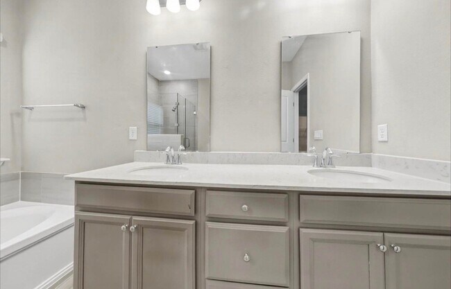 Building Photo - 6364 Starlight Dr