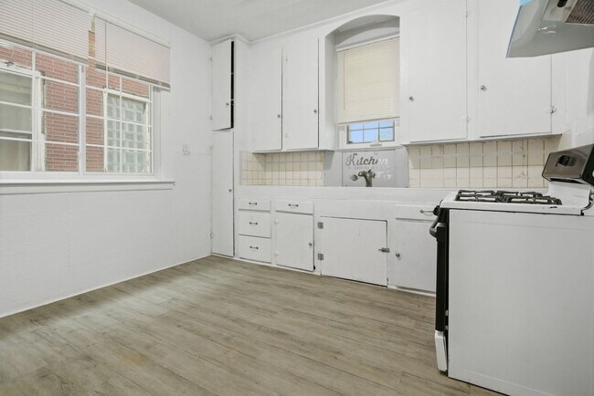 Building Photo - $1200/month bungalow