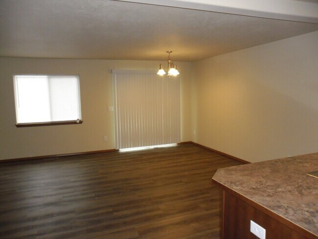 Building Photo - 502 S Margaret Ave