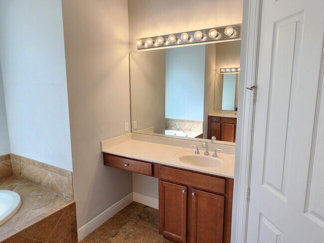 Building Photo - 2095 NW Diamond Creek Way