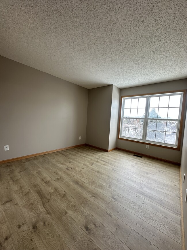 Building Photo - 405 Village Pkwy