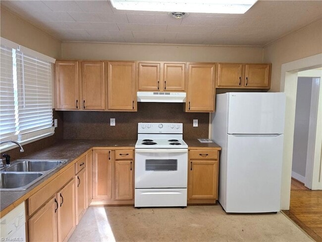 Building Photo - 816 Banner St