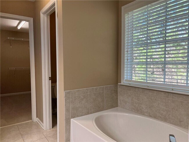 Building Photo - 3413 Stoneham Dr NW