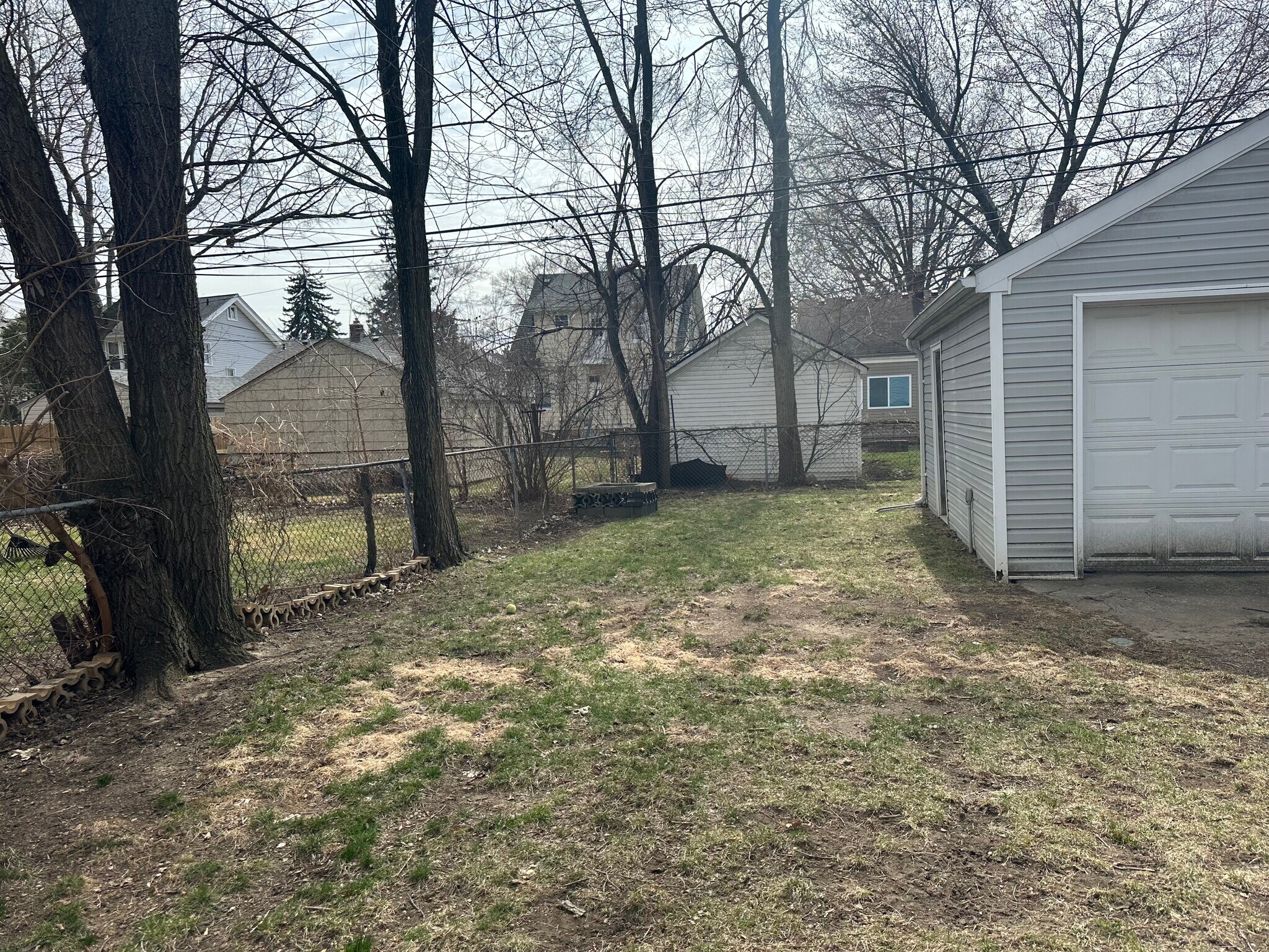 Building Photo - 318 Channing St