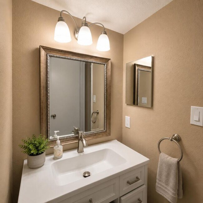 Building Photo - 2314 Bamboo Dr