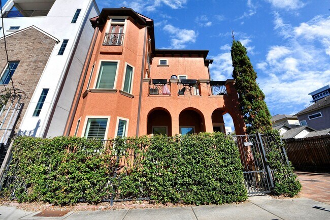 Building Photo - 1141 W 23rd St