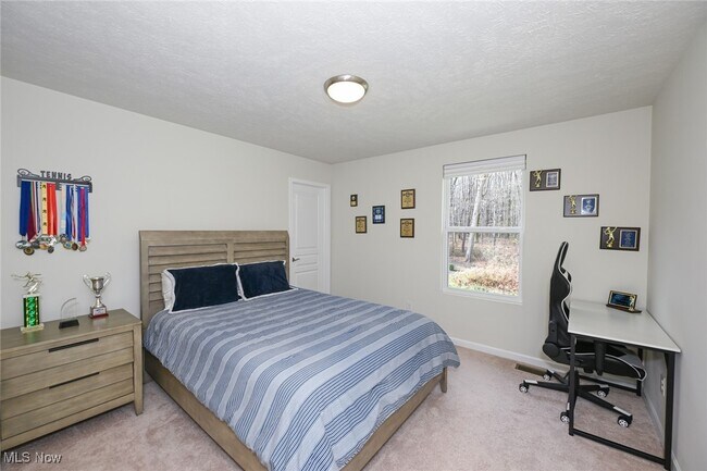 Building Photo - 4816 Lake View Dr