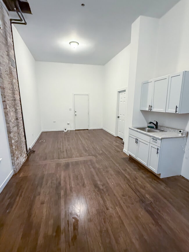 Building Photo - 8714 S Commercial Ave