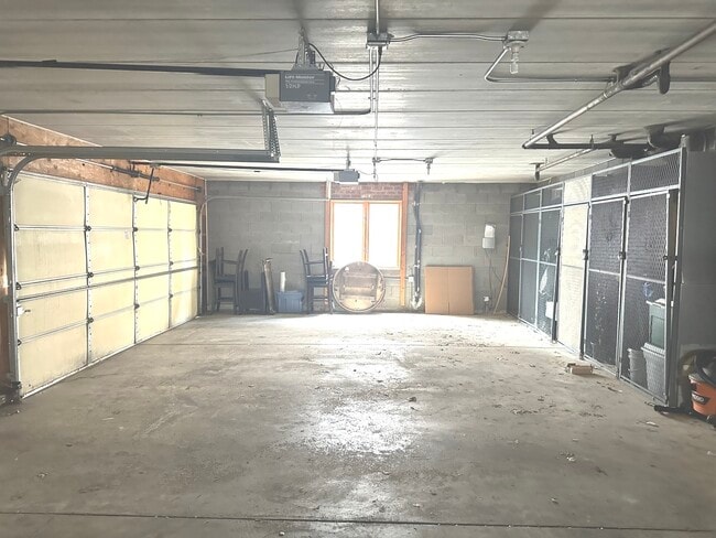 Building Photo - 9529 Minnick Ave