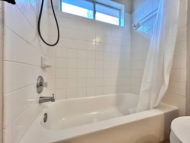 Building Photo - Move-In Ready 3/BR 2.5/BA Home with Spacious Layout & Modern Finishes