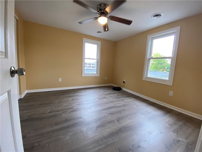 Building Photo - 233 W Commercial St