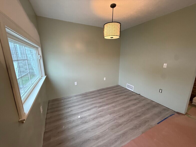 Building Photo - 412 Depot St