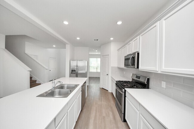 Building Photo - 24063 Hawthorn Lks Dr