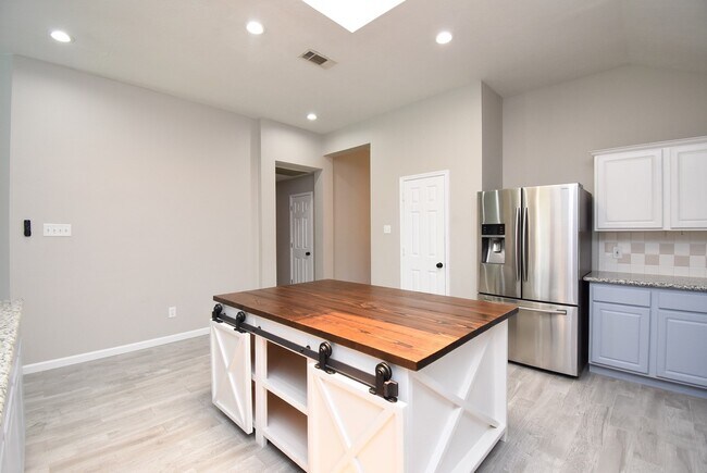 Building Photo - 23122 Beech Canyon Dr