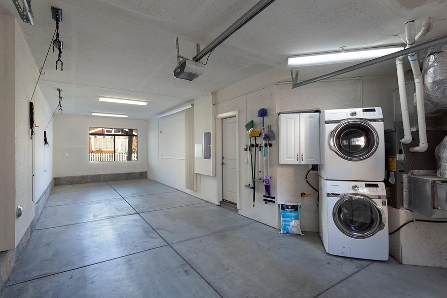 Building Photo - 97 S Ash St