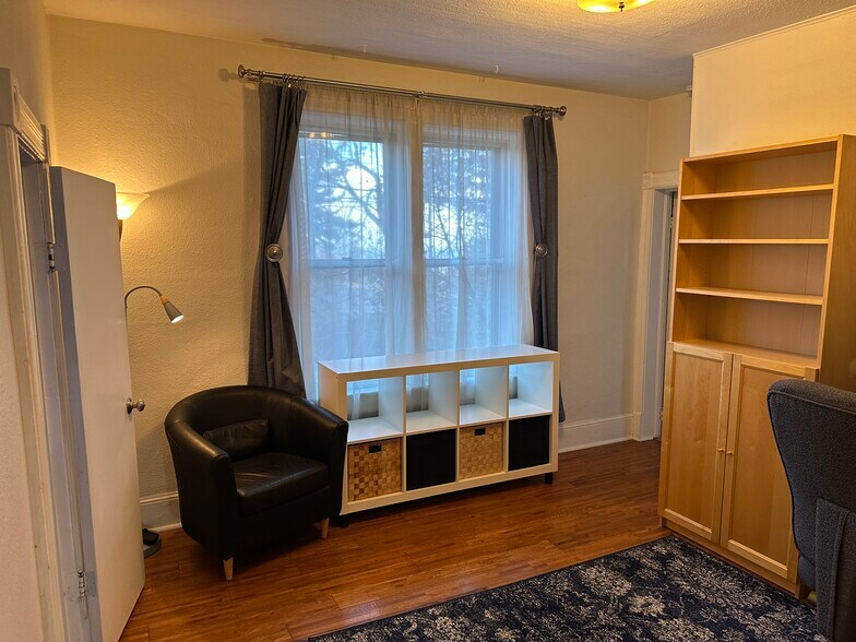 Building Photo - 624 N 2nd Ave W