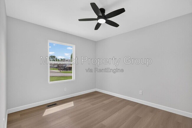 Building Photo - 13 S Perry Cir