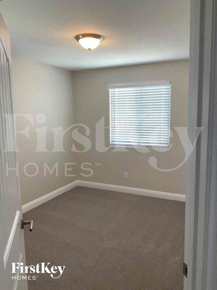 Building Photo - 1023 S 151st Ln