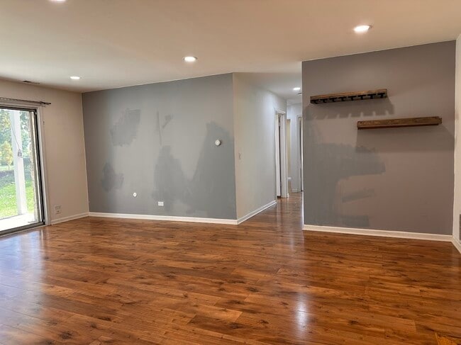 Building Photo - 263 Southwick Ct