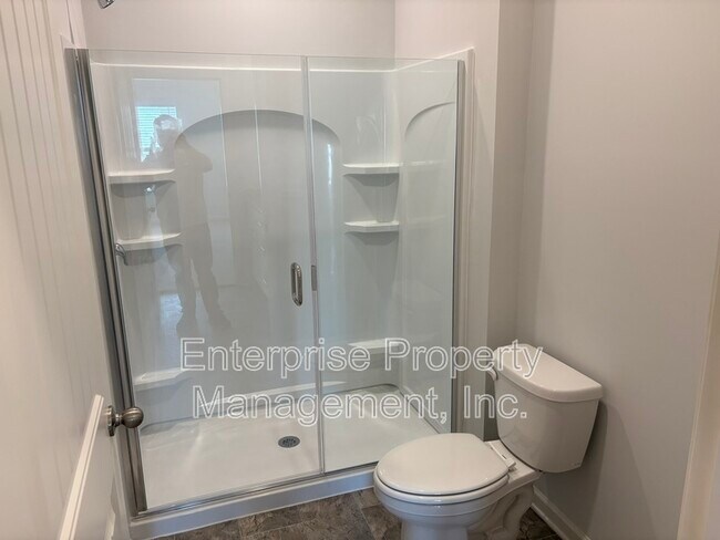 Building Photo - 250 Kipling Dr