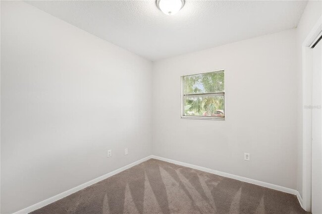 Building Photo - 9618 Pineridge Ave